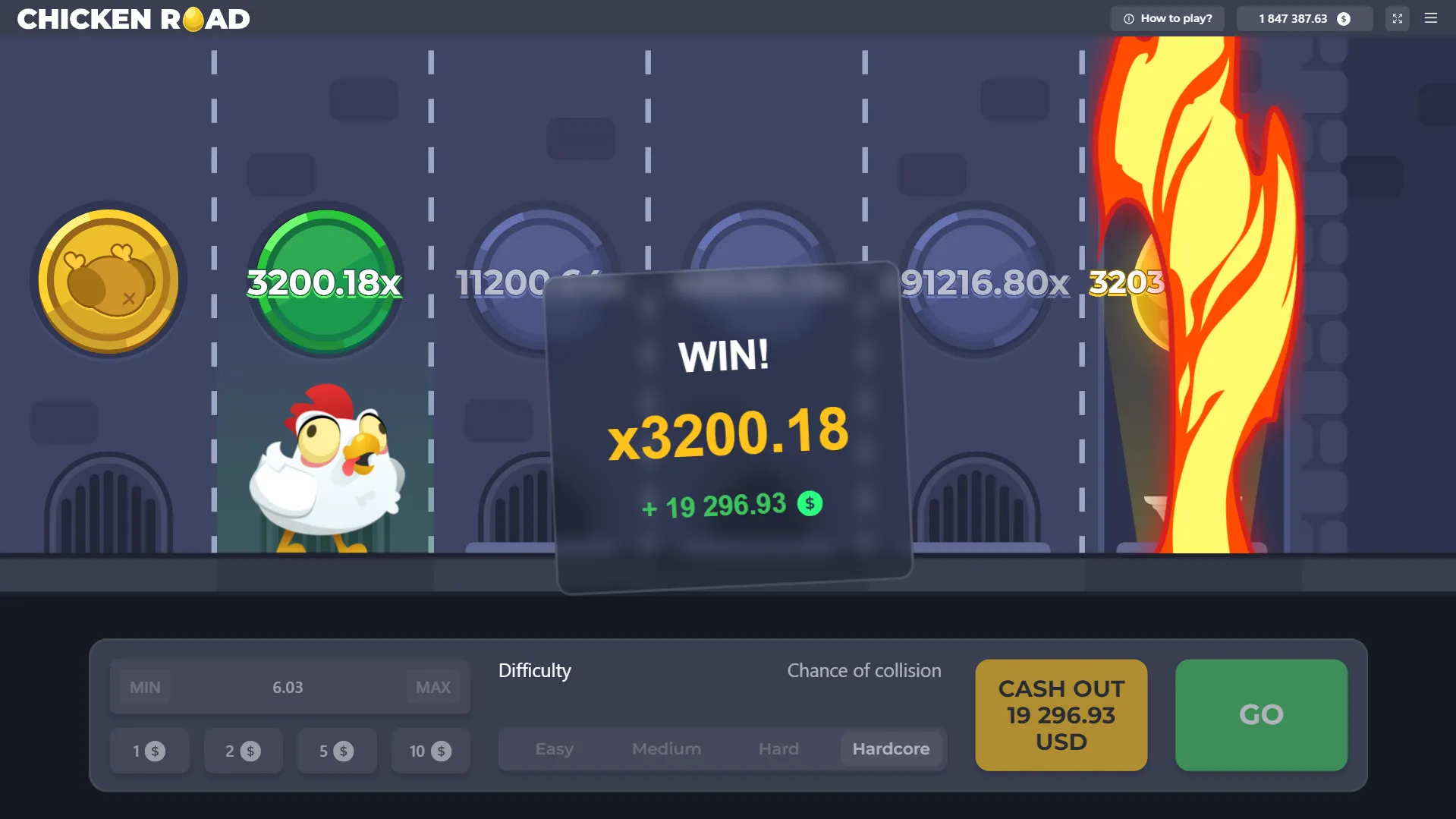Una partita in Hardcore chiusa a 3200,18x, con il riquadro WIN e il tasto Cash Out